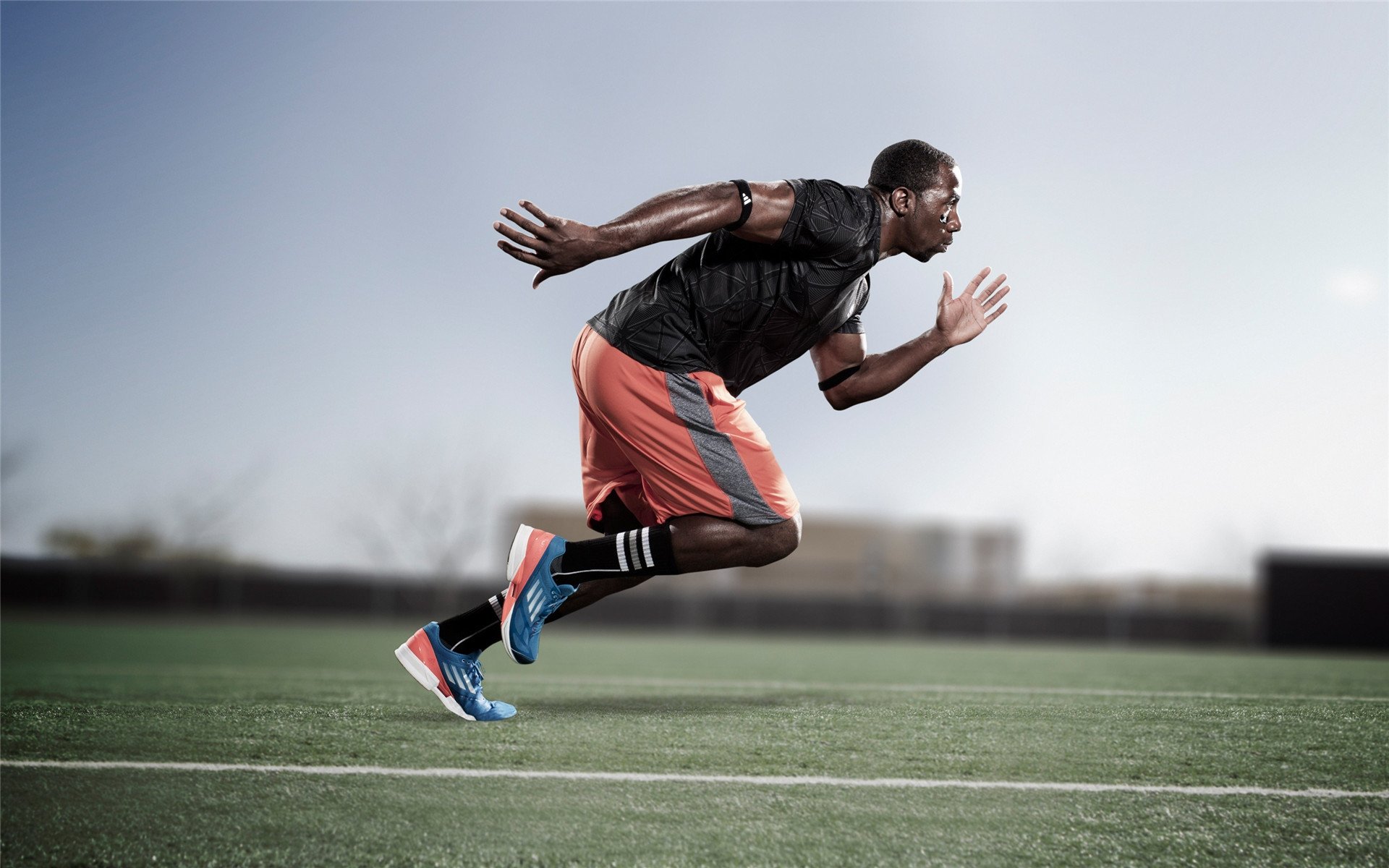 世界杯：揭幕战前出现短暂灯光故障 应急预案启动后仅用2分钟恢复